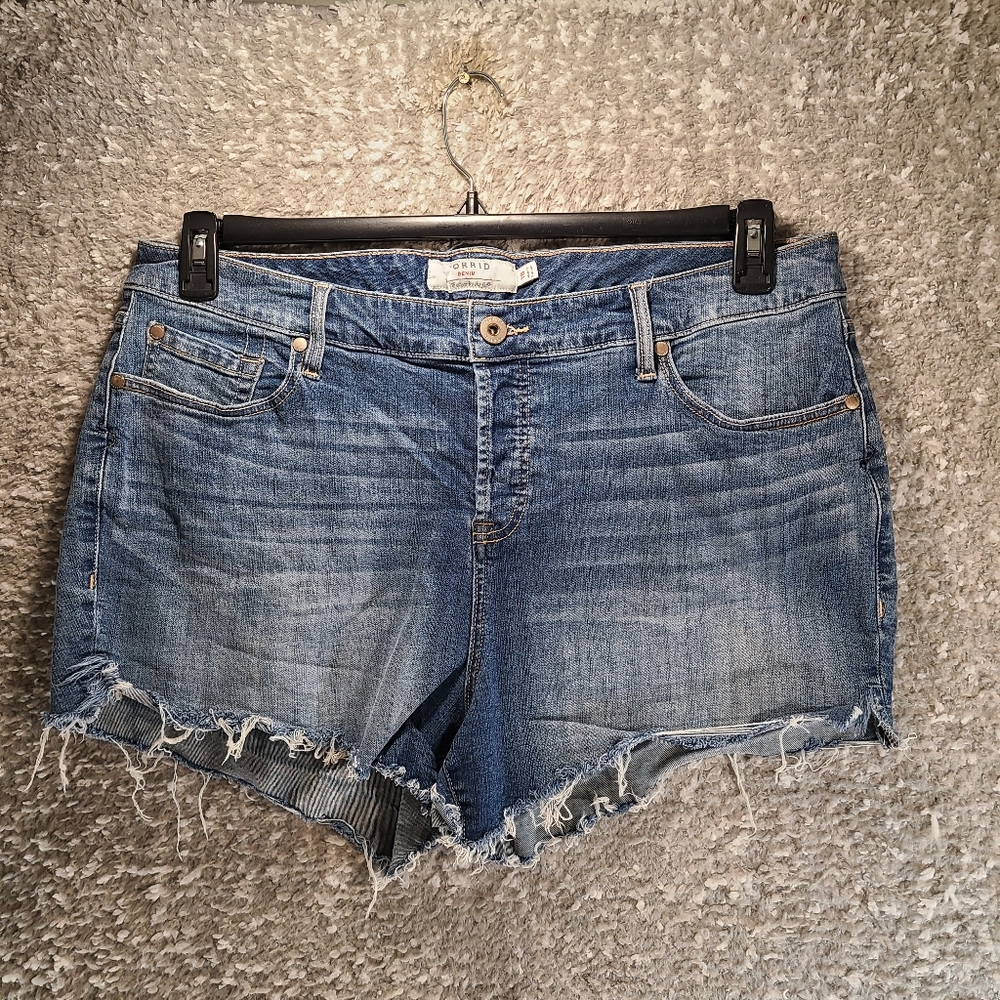 Torrid Cutoff Hi-Rise Jean Shorts Women's Sz 18 Raw Hem Denim Stretch Button Fly